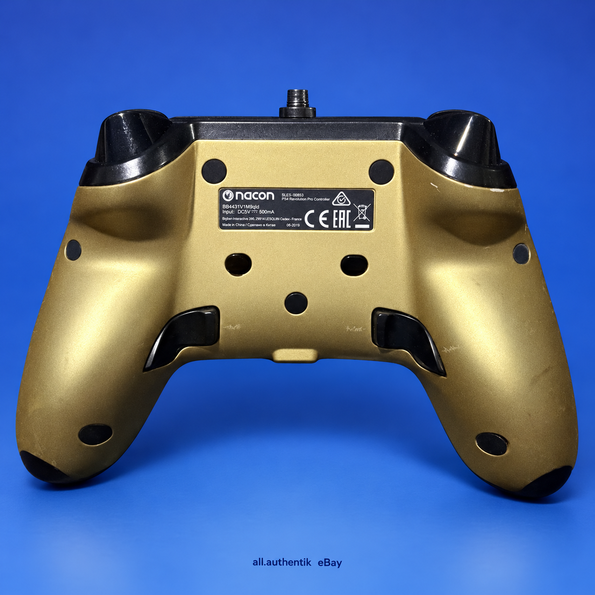 MINT Nacon Revolution Pro Controller Gold PS4 Wired Controller + Box And Cable - image 3