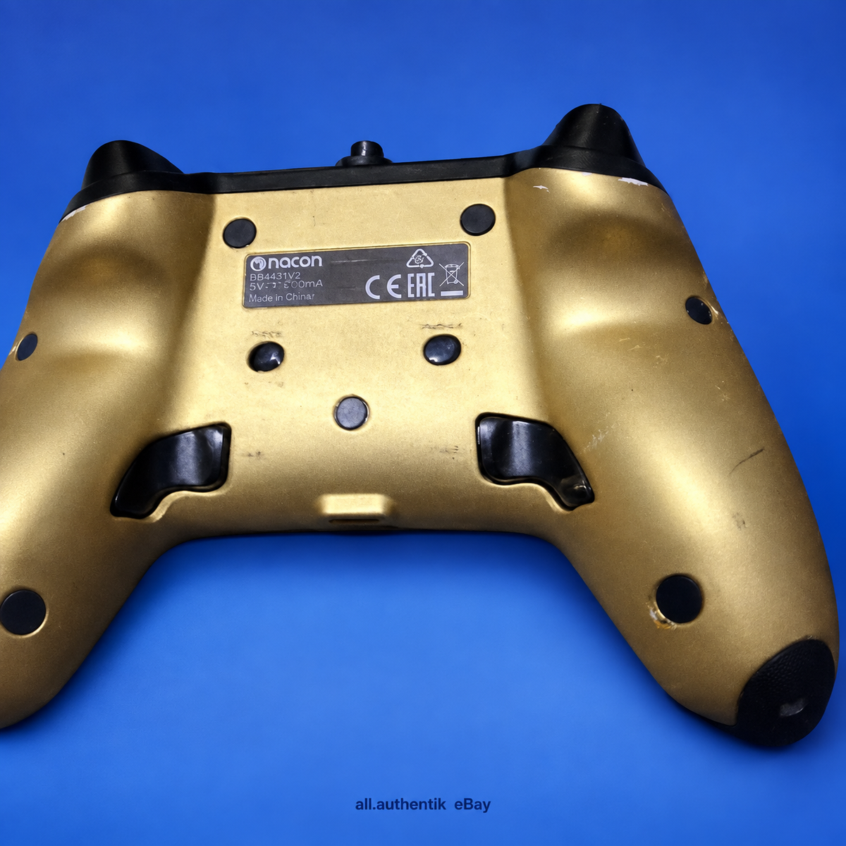 MINT Nacon Revolution Pro Controller Gold PS4 Wired Controller + Box And Cable - image 4