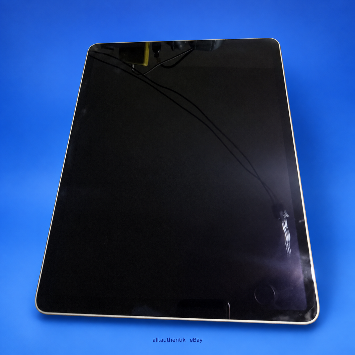Apple iPad Pro Space Gray 12.9" 5th Gen M1 256GB Wi-Fi + BUNDLE Keyboard Case - image 2